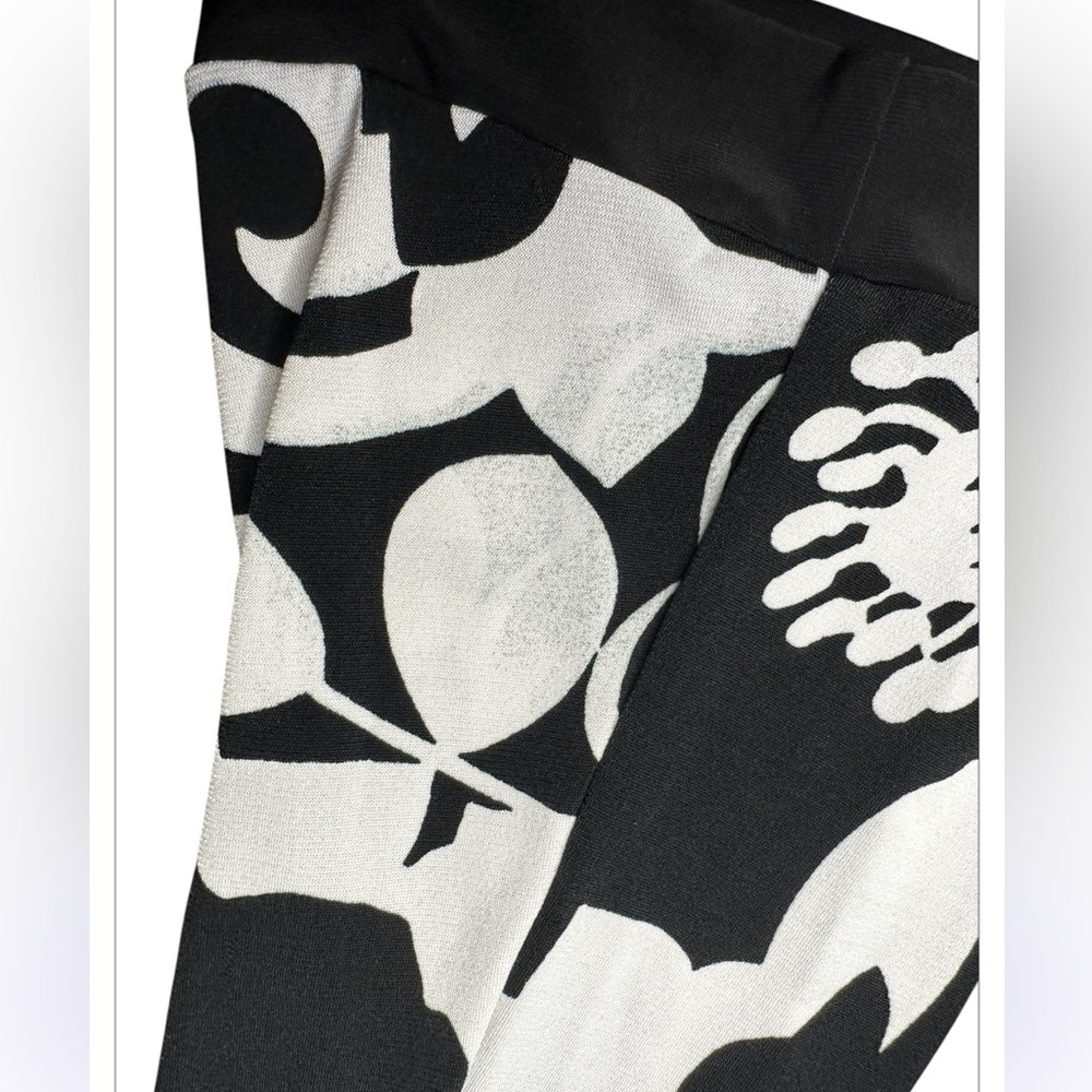 WHBM-Black and White Floral Long sleeve Top Size M - Picture 7 of 7